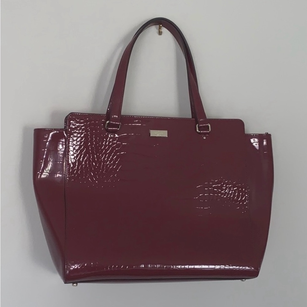 Kate Spade Cherrywood Ellisa Bristol Drive Croc
Red Embossed Tote Bag - Picture 2 of 4